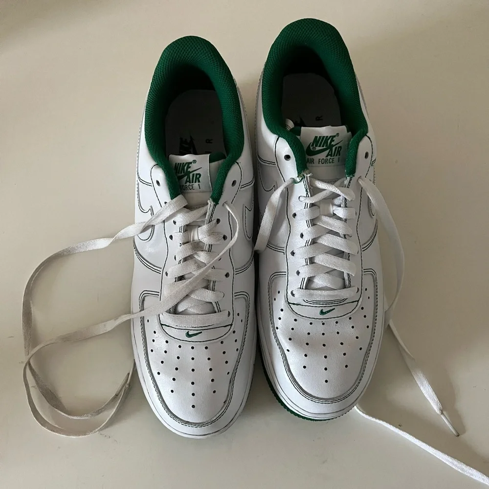 Nike Air Force 1 size 9.5M, white with green stitching - Picture 10 of 13